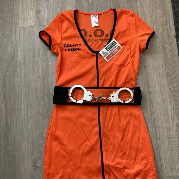 Women’s prisoner jumpsuit Halloween costume